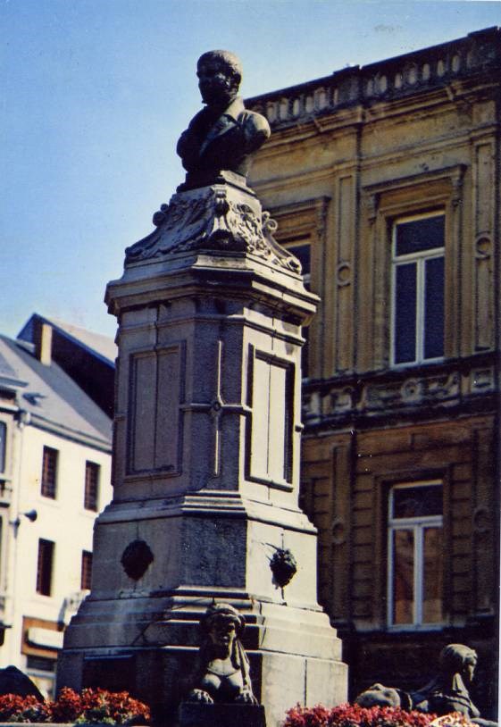 Statue de Pierre Joseph Redouté à Saint-Hubert